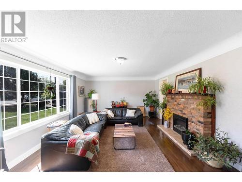 3766 Wetton Road, West Kelowna, BC - Indoor Photo Showing Living Room With Fireplace