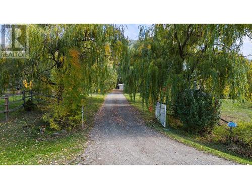 3360 40Th Street Ne, Salmon Arm, BC - Outdoor