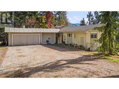 3360 40Th Street Ne, Salmon Arm, BC - Outdoor