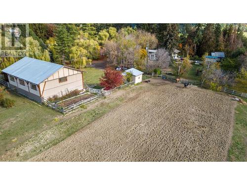 3360 40Th Street Ne, Salmon Arm, BC - Outdoor