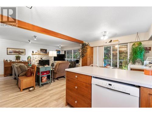 3360 40Th Street Ne, Salmon Arm, BC - Indoor Photo Showing Kitchen