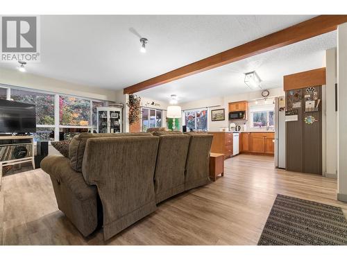 3360 40Th Street Ne, Salmon Arm, BC - Indoor