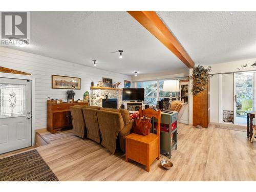 3360 40Th Street Ne, Salmon Arm, BC - Indoor