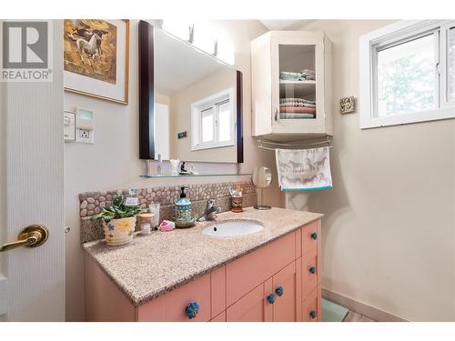 3360 40Th Street Ne, Salmon Arm, BC - Indoor Photo Showing Bathroom