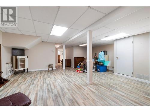 3360 40Th Street Ne, Salmon Arm, BC - Indoor