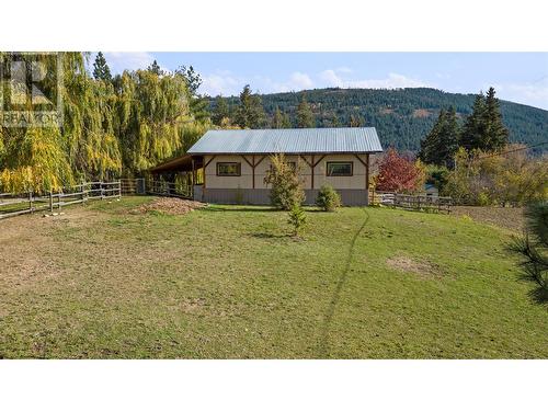 3360 40Th Street Ne, Salmon Arm, BC - Outdoor