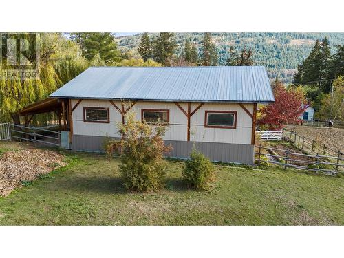 3360 40Th Street Ne, Salmon Arm, BC - Outdoor