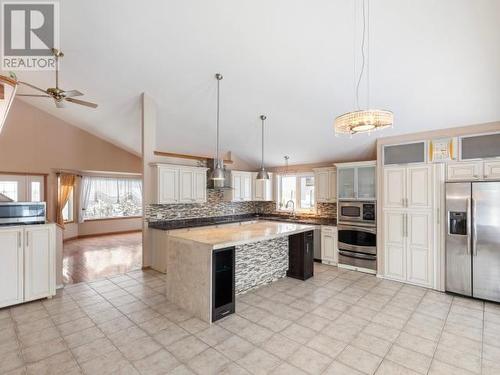 12 Pueblo Court, Whitehorse, YT - Indoor Photo Showing Kitchen