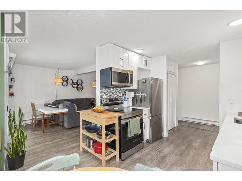 445 Holbrook Road W Unit# 16, Kelowna, BC - Indoor Photo Showing Kitchen