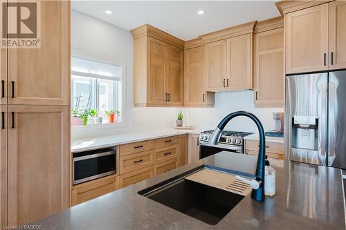 403 Northport Drive, Port Elgin, ON - Indoor Photo Showing Kitchen