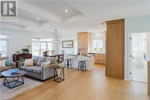 Perfect for entertaining - 403 Northport Drive, Port Elgin, ON - Indoor Photo Showing Living Room