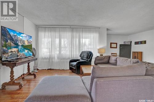 1833 Grant Drive, Regina, SK - Indoor Photo Showing Living Room