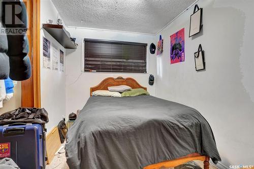 1833 Grant Drive, Regina, SK - Indoor Photo Showing Bedroom