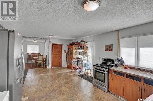 1833 Grant Drive, Regina, SK - Indoor Photo Showing Kitchen