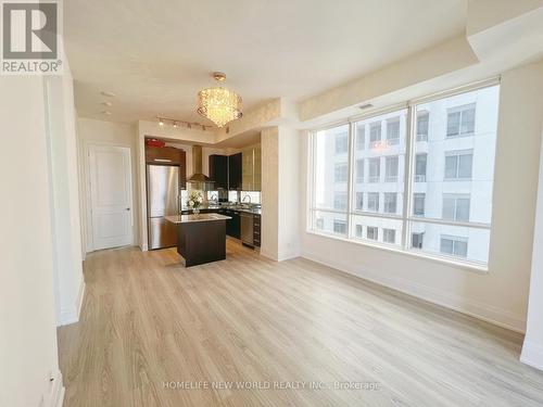 3001 - 21 Balmuto Street, Toronto, ON - Indoor Photo Showing Kitchen