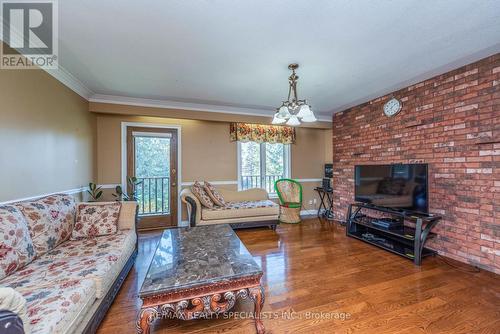 7340 Guelph Line, Milton, ON - Indoor Photo Showing Living Room