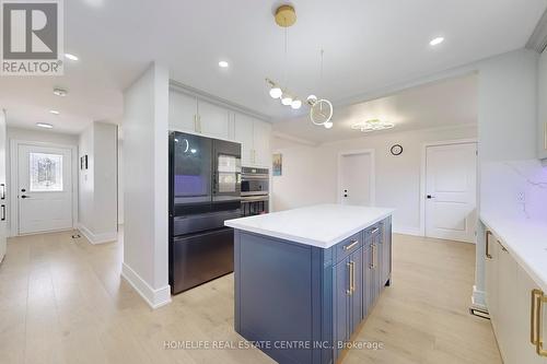 154 Avondale Boulevard, Brampton, ON - Indoor Photo Showing Kitchen