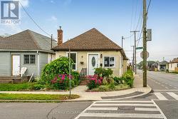 200 TRAGINA AVENUE N  Hamilton, ON L8H 5E1