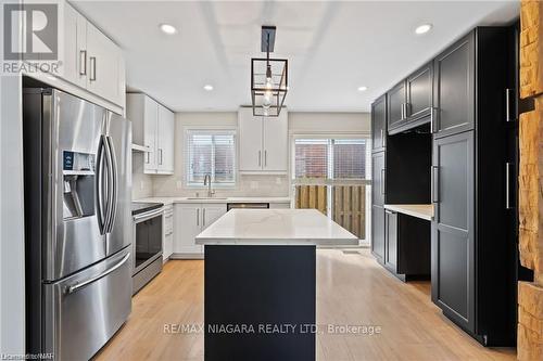 7467 Monastery Drive, Niagara Falls, ON - Indoor Photo Showing Kitchen With Stainless Steel Kitchen With Upgraded Kitchen