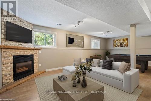 7467 Monastery Drive, Niagara Falls, ON - Indoor Photo Showing Living Room With Fireplace