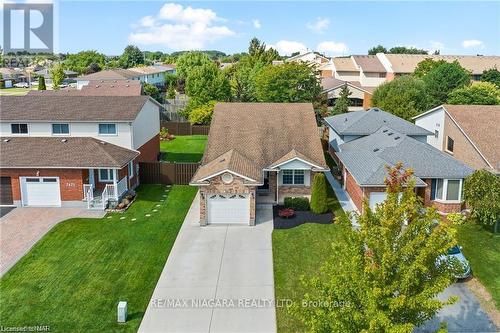 7467 Monastery Drive, Niagara Falls, ON - Outdoor With Facade