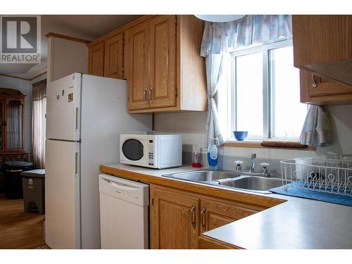 1499 Cecil Lake Road, Fort St. John, BC - Indoor Photo Showing Kitchen With Double Sink