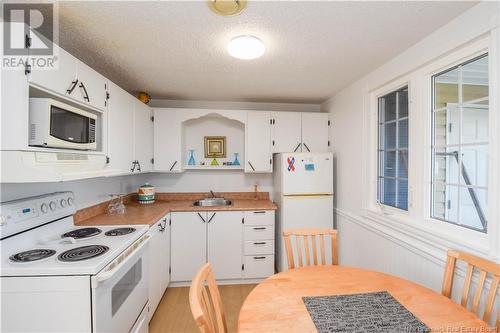 40 Portuaire Avenue, Grande-Anse, NB - Indoor Photo Showing Kitchen