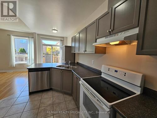 3369 Fountain Park Avenue, Mississauga, ON - Indoor Photo Showing Kitchen With Double Sink