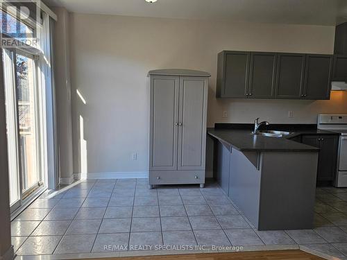 3369 Fountain Park Avenue, Mississauga, ON - Indoor Photo Showing Kitchen With Double Sink