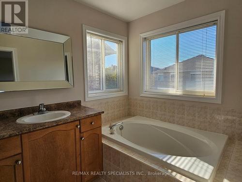 3369 Fountain Park Avenue, Mississauga, ON - Indoor Photo Showing Bathroom