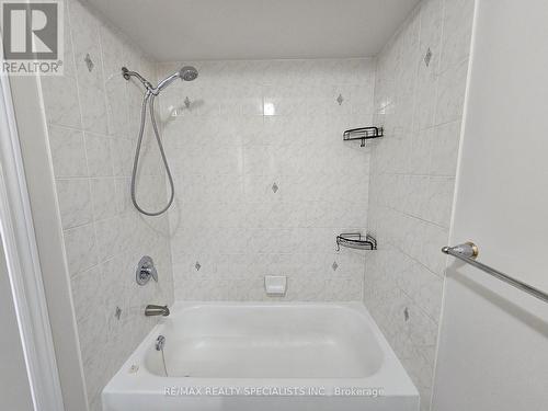 3369 Fountain Park Avenue, Mississauga, ON - Indoor Photo Showing Bathroom