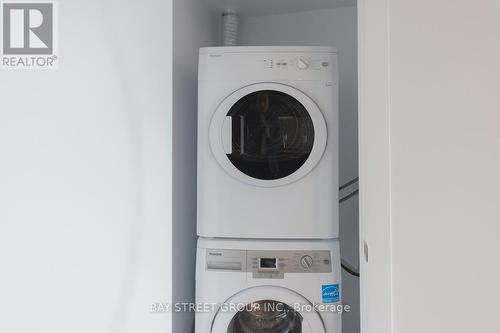 1706 - 365 Church Street, Toronto, ON - Indoor Photo Showing Laundry Room