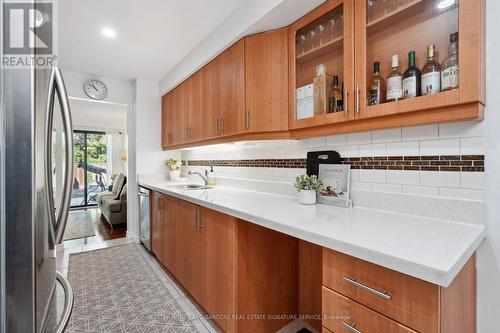 20 Scarfair Pathway, Toronto, ON - Indoor Photo Showing Kitchen