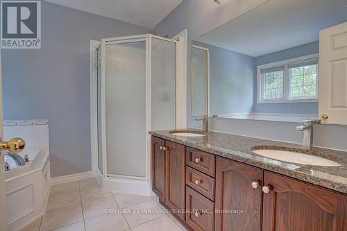 10 Thistledown Crescent, Whitby, ON - Indoor Photo Showing Bathroom