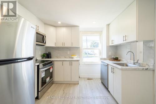 12221 Tenth Line, Whitchurch-Stouffville, ON - Indoor Photo Showing Kitchen