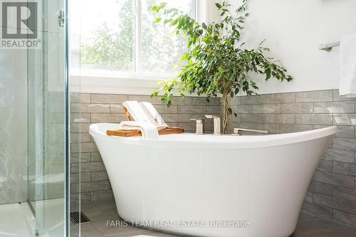 15 Fawn Crescent, Barrie, ON - Indoor Photo Showing Bathroom