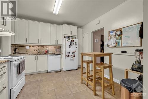 11 Melrose Avenue, Ottawa, ON - Indoor Photo Showing Kitchen