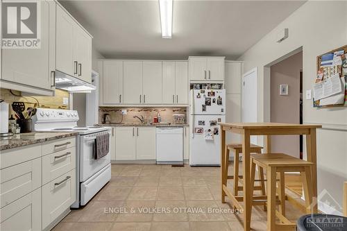 11 Melrose Avenue, Ottawa, ON - Indoor Photo Showing Kitchen