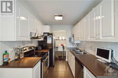 136 Marrissa Avenue, Ottawa, ON - Indoor Photo Showing Kitchen With Double Sink