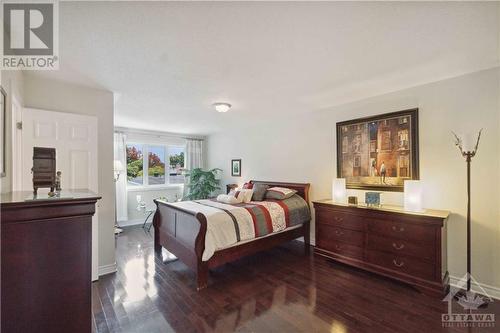 136 Marrissa Avenue, Ottawa, ON - Indoor Photo Showing Bedroom