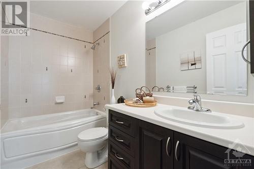 136 Marrissa Avenue, Ottawa, ON - Indoor Photo Showing Bathroom