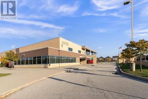 B201 - 5240 Dundas Street W, Burlington, ON - Outdoor