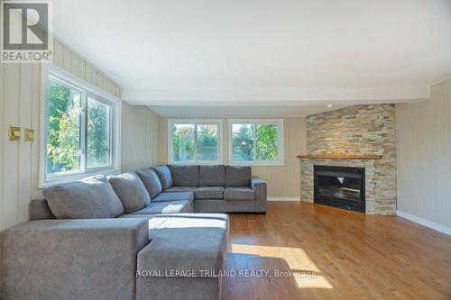 369 Valleyview Avenue, London, ON - Indoor Photo Showing Living Room With Fireplace