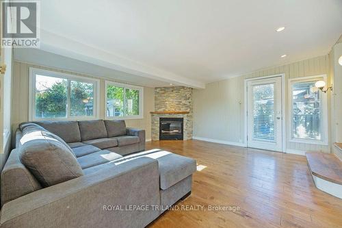 369 Valleyview Avenue, London, ON - Indoor Photo Showing Living Room With Fireplace