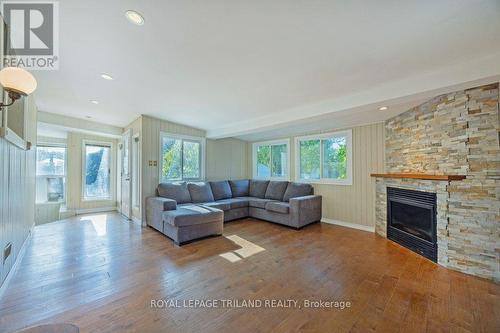 369 Valleyview Avenue, London, ON - Indoor Photo Showing Living Room With Fireplace