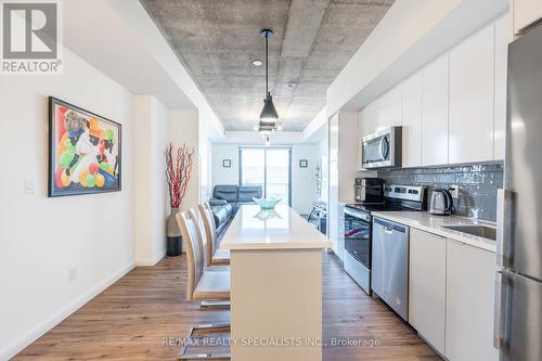 209 - 7 Erie Avenue, Brantford, ON - Indoor Photo Showing Kitchen