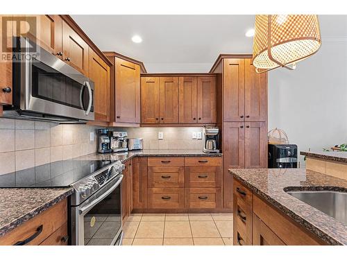 2470 Tuscany Drive Unit# 201, West Kelowna, BC - Indoor Photo Showing Kitchen