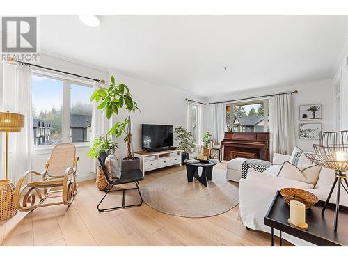 2470 Tuscany Drive Unit# 201, West Kelowna, BC - Indoor Photo Showing Living Room