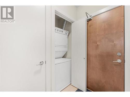 1075 Sunset Drive Unit# 505, Kelowna, BC - Indoor Photo Showing Laundry Room