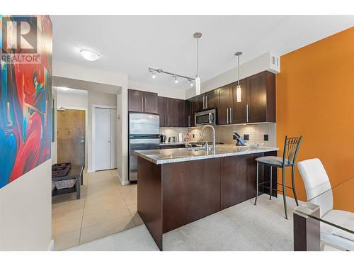 1075 Sunset Drive Unit# 505, Kelowna, BC - Indoor Photo Showing Kitchen With Stainless Steel Kitchen